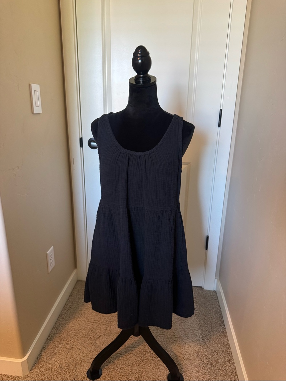 Universal Thread Black Sleeveless Tiered Tunic Tank